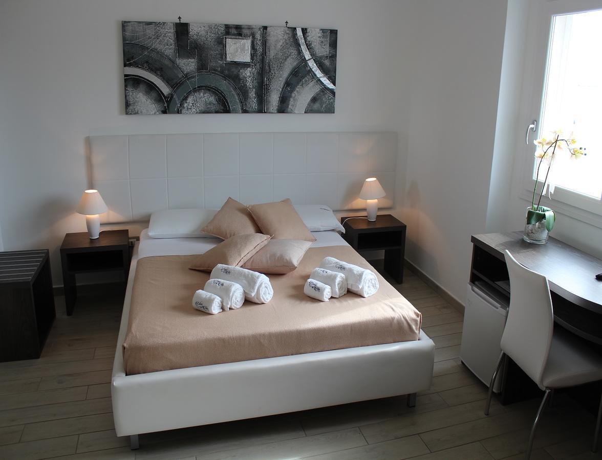 Estasi Sul Mare Bed & Breakfast ปอร์โตเชซาเรโอ ภายนอก รูปภาพ